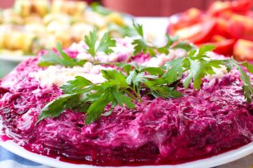 В России может серьёзно подорожать «селёдка под шубой»